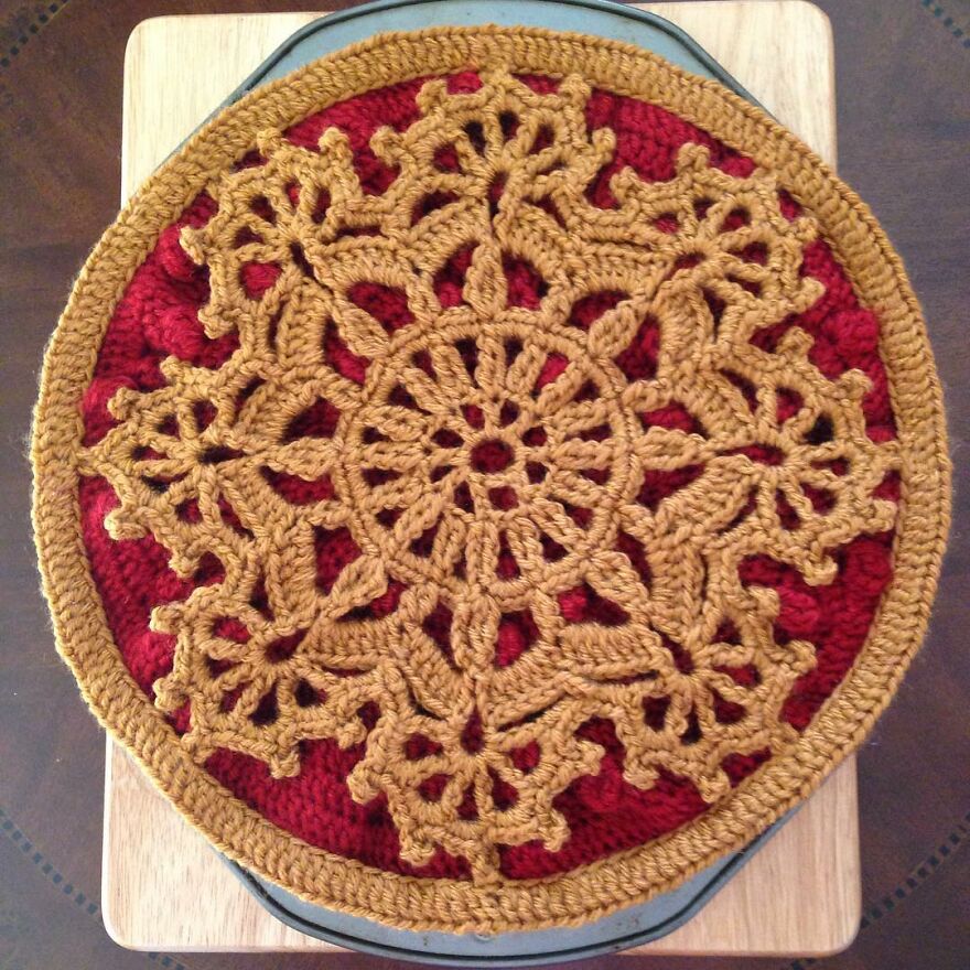 Woman Makes Crochet Dough Dishes That Are Simply "Delicious"