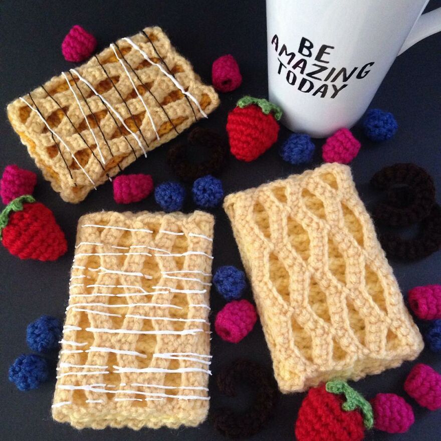 Woman Makes Crochet Dough Dishes That Are Simply "Delicious"