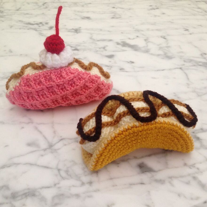 Woman Makes Crochet Dough Dishes That Are Simply "Delicious"