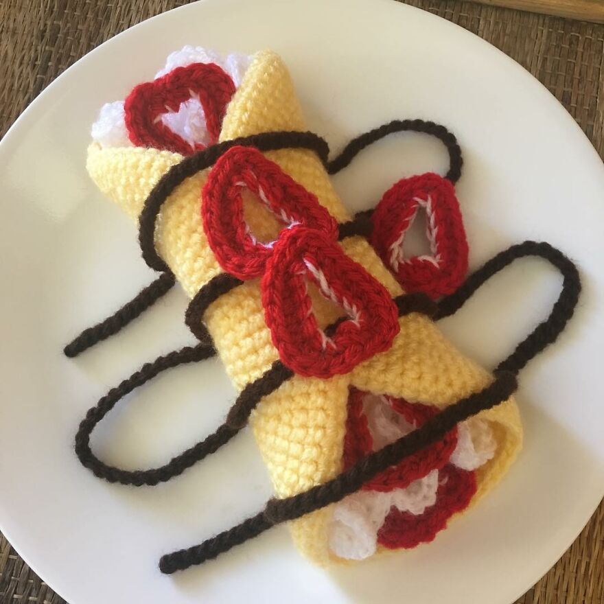 Woman Makes Crochet Dough Dishes That Are Simply "Delicious"