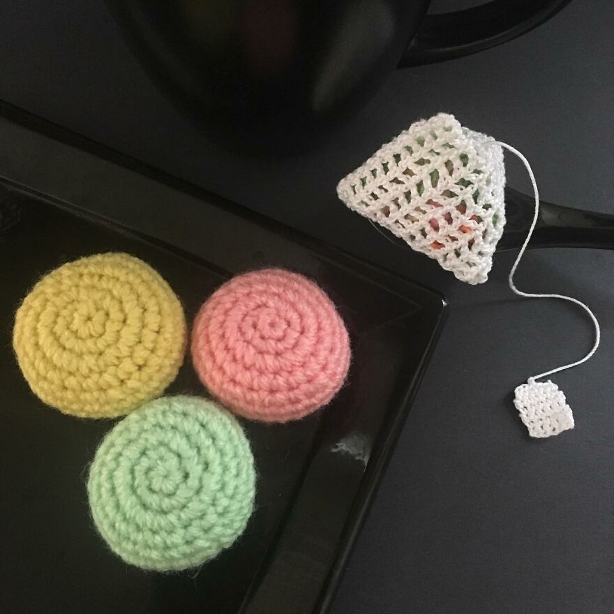 Woman Makes Crochet Dough Dishes That Are Simply "Delicious"