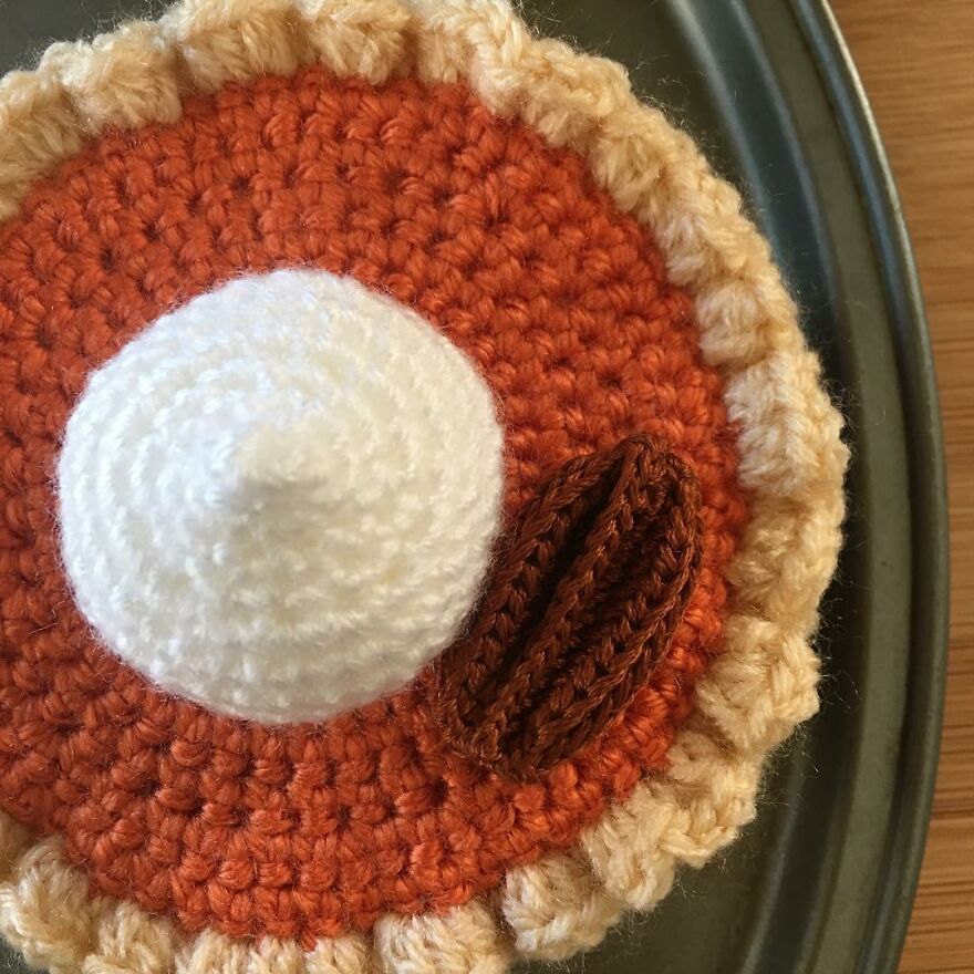 Woman Makes Crochet Dough Dishes That Are Simply "Delicious"