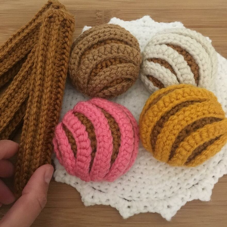 Woman Makes Crochet Dough Dishes That Are Simply "Delicious"