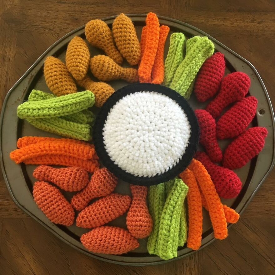 Woman Makes Crochet Dough Dishes That Are Simply "Delicious"