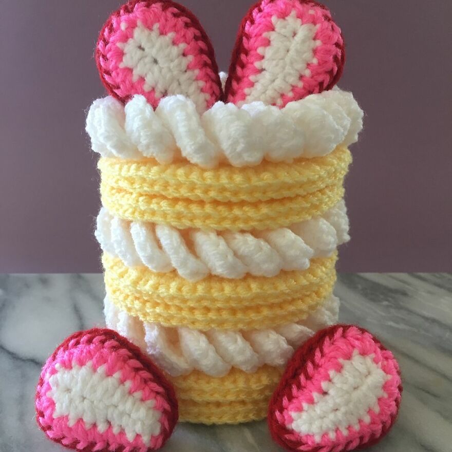 Woman Makes Crochet Dough Dishes That Are Simply "Delicious"