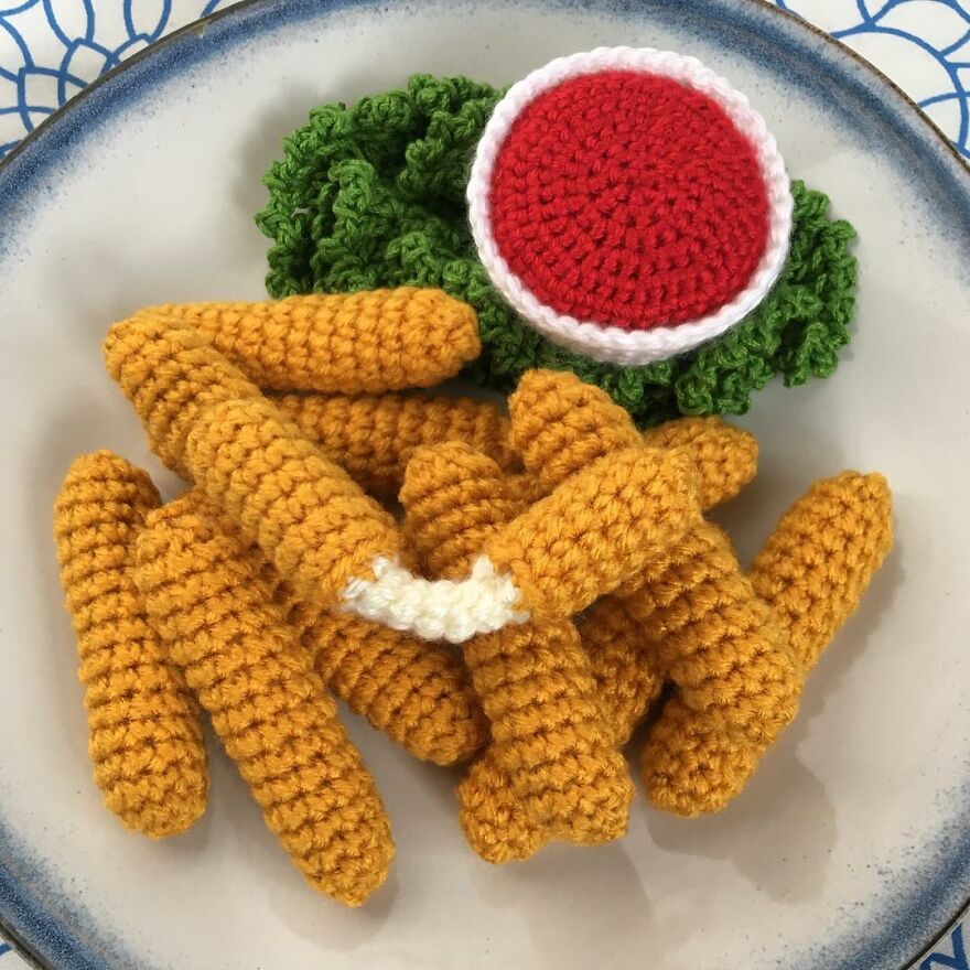 Woman Makes Crochet Dough Dishes That Are Simply "Delicious"