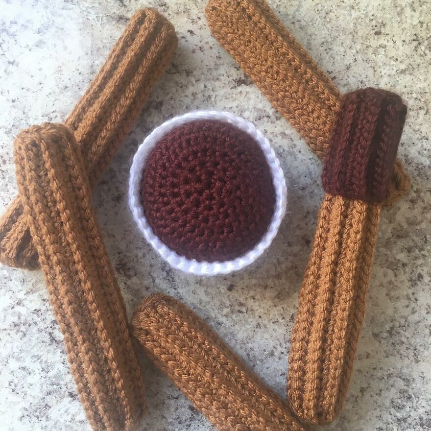 Woman Makes Crochet Dough Dishes That Are Simply "Delicious"