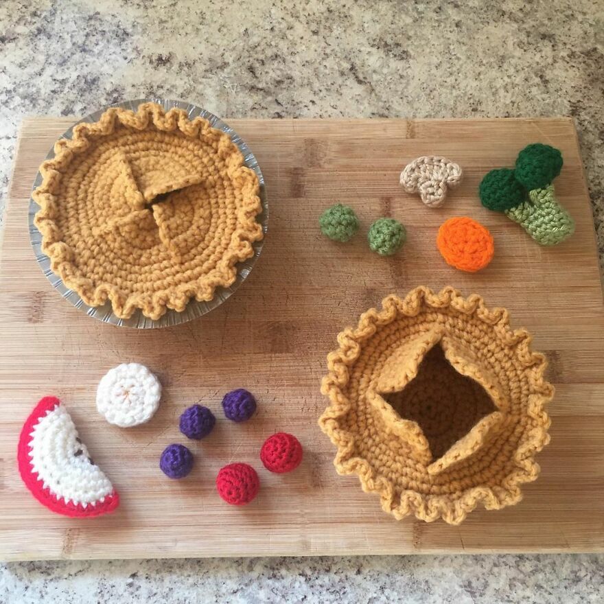 Woman Makes Crochet Dough Dishes That Are Simply "Delicious"