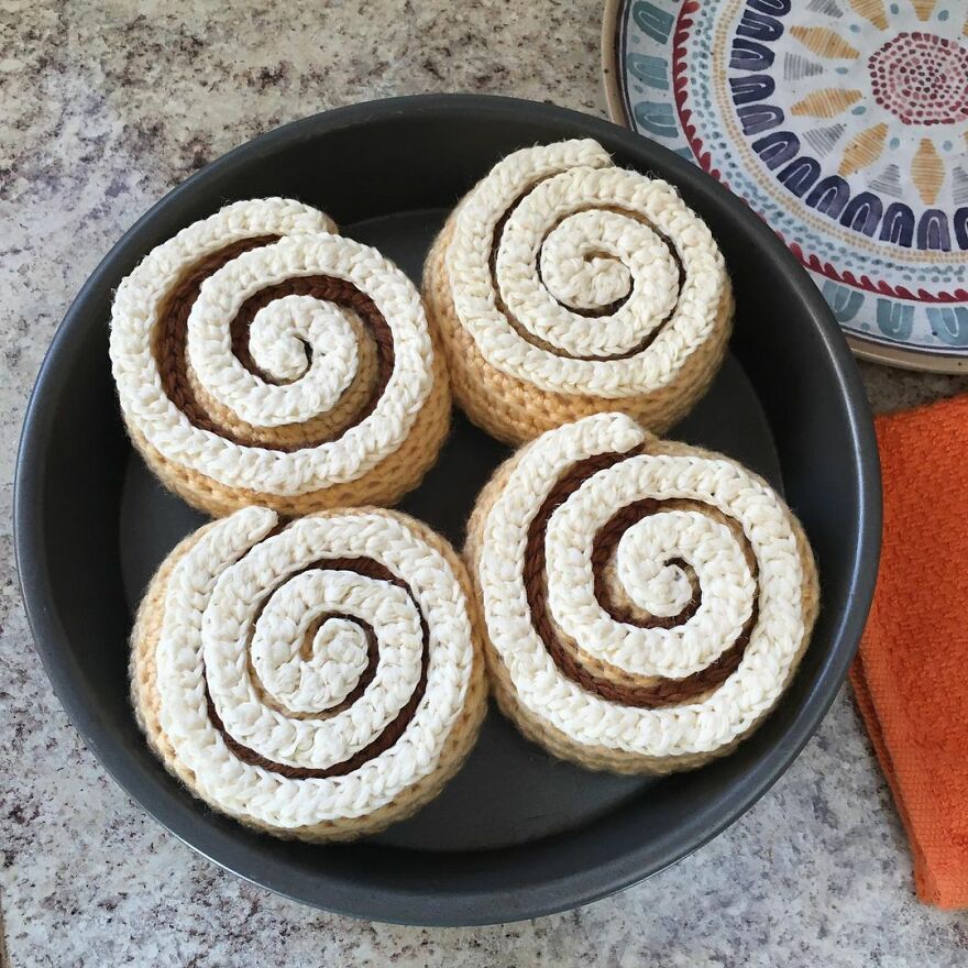 Woman Makes Crochet Dough Dishes That Are Simply "Delicious"