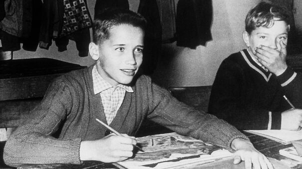arnold-schwarzenegger-grew-up-poor-1606250898-61066e22c63b0.jpg