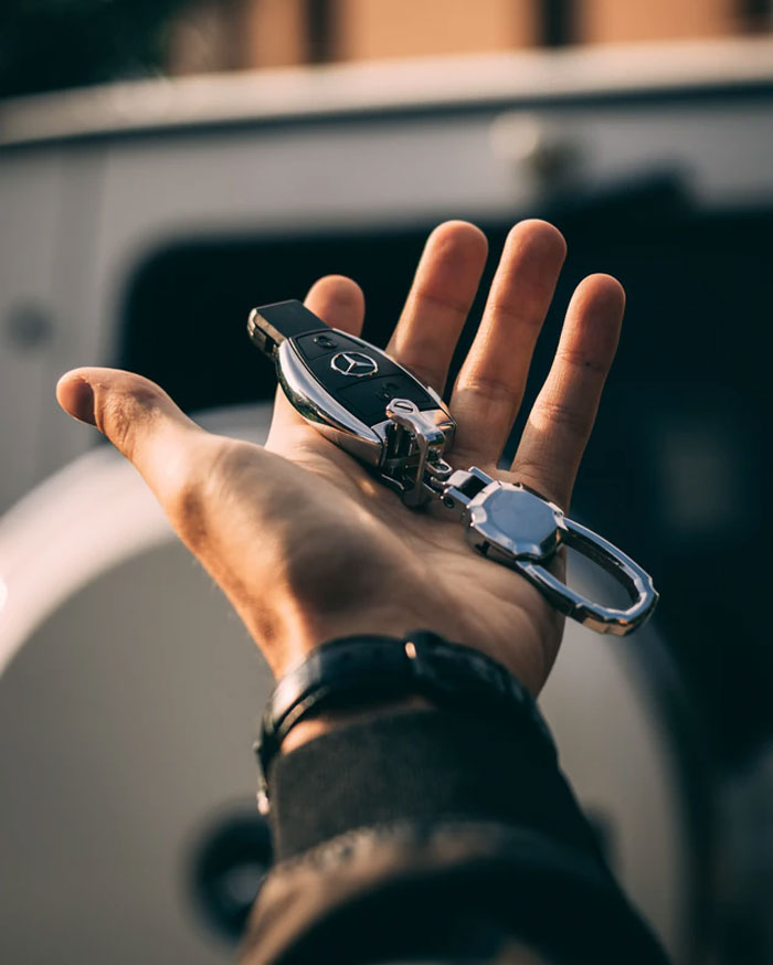 30 People Are Sharing The Best Moments When Rich Kids Were Hit By The Real World