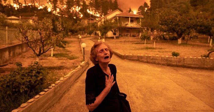 People Share 13 Moments From The Unprecedented Forest Fires In Evia, Greece