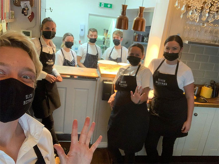 Restaurant Owner Puts Entitled Customer In Their Place With A Mic-Drop Response To Their Bad Tripadvisor Review Restaurant Owner Puts Entitled Customer In Their Place With A Mic-Drop Response To Their Bad Tripadvisor Review