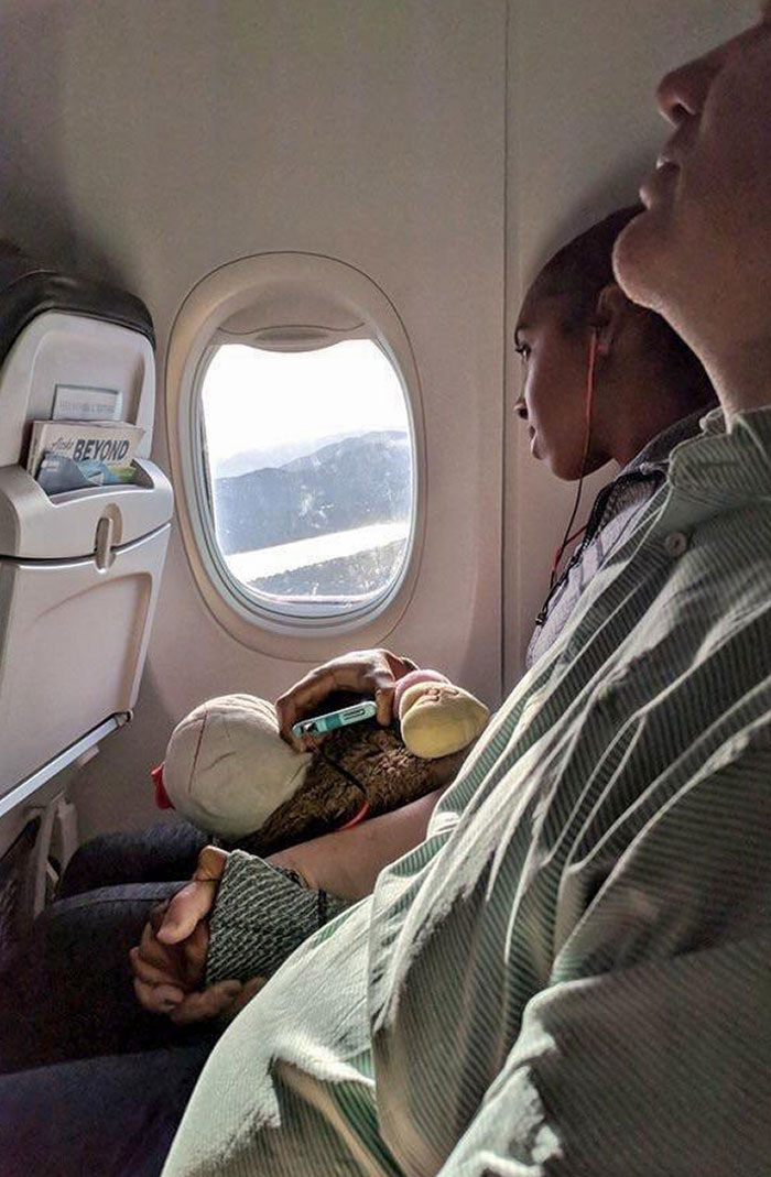 This Beautiful Girl Was Scared During Takeoff & Asked If She Could Hold This Stranger's Hand. Man: "Of Course! It's Going To Be Ok"