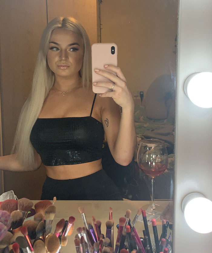 Woman Sparks A Discussion On Twitter After Smacking A Guy At A Club For Touching Her Woman Sparks A Discussion On Twitter After Smacking A Guy At A Club For Touching Her