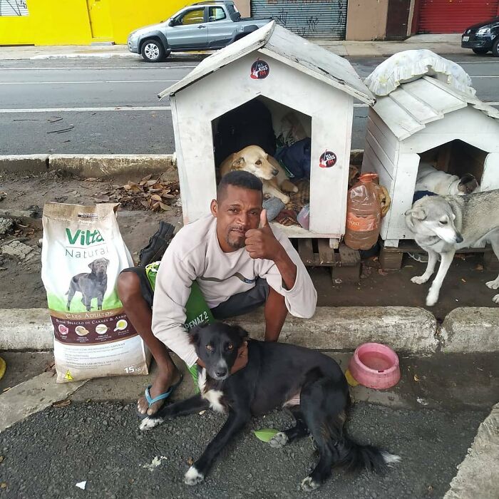 Account On Instagram Shows The Friendship Between Brazilian Homeless People And Their Dogs (183 Pics)