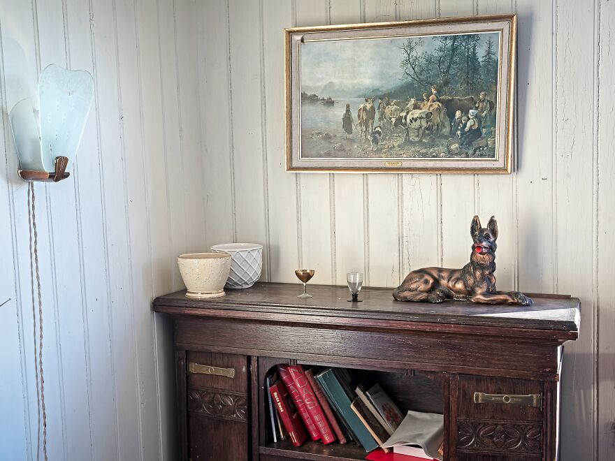 I Photographed This Eerie Abandoned Mansion In Norway