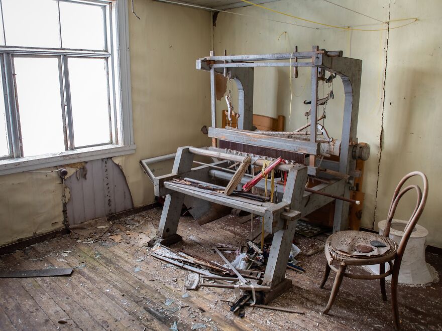 I Photographed This Eerie Abandoned Mansion In Norway