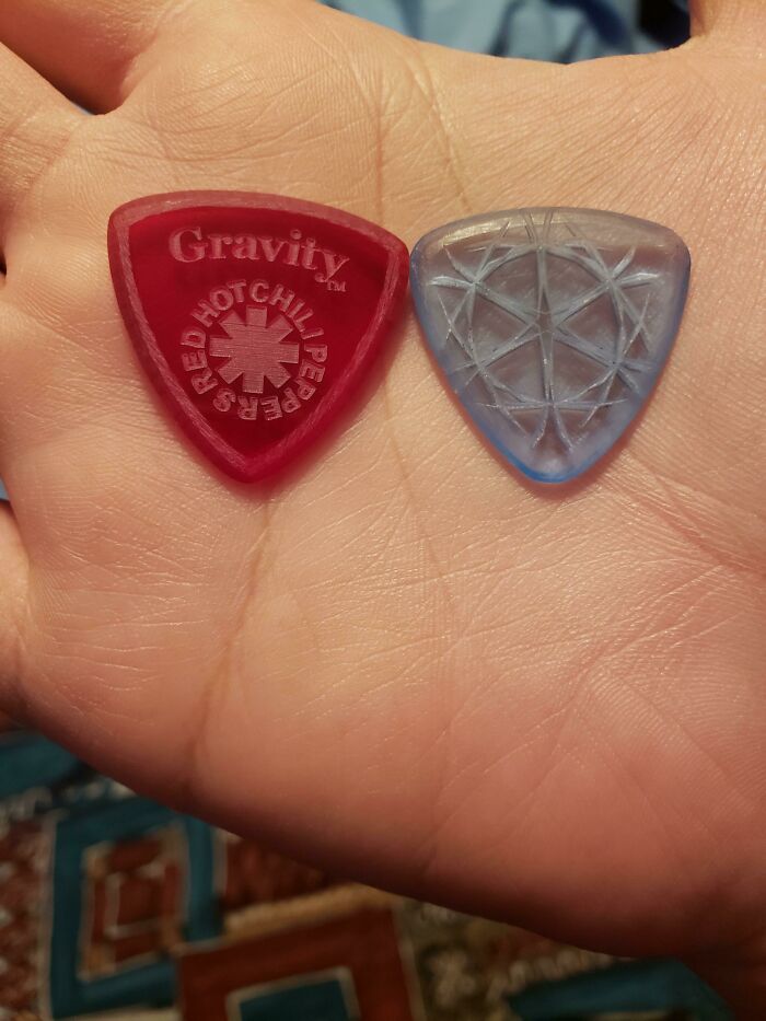 Had The One On The Right For 10 Years, Left Is Brand New. Been Playing Erryday For 12 Years For 1-6 Hours A Day. Really A Testament To Their Durability. Gravity Picks