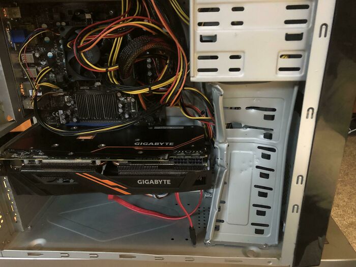 My Gpu Finaly Fits In My Computer