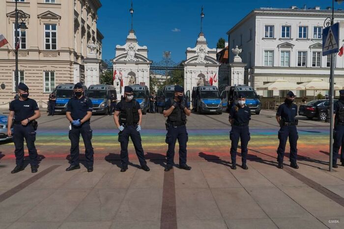 In Another Edition Of State vs. Lgbt, Someone Drew A Rainbow With Chalk On Warsaw's Main Promenade. Police Closed The Street Because It's A 'Traffic Hazard'