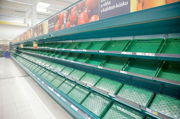 Tesco In Slovakia Opened With Empty Shelves. They Wanted To Show Their Customers How It Would Look Like If All Bees And Butterflies Would Become Extinct
