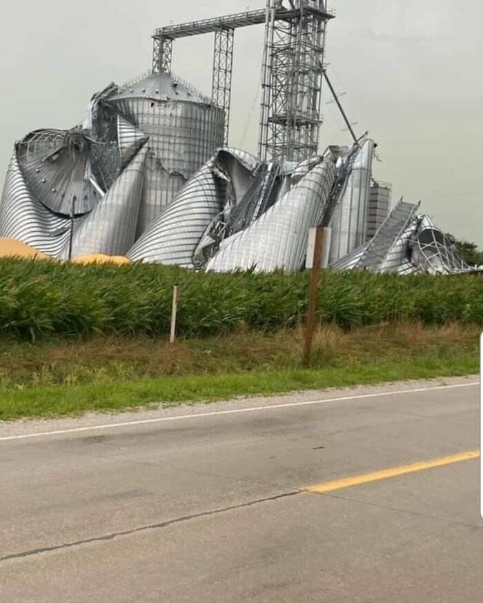 Grain Bins In Iowa, USA After 80+ Mph(128+ Kmh) Winds. 2020