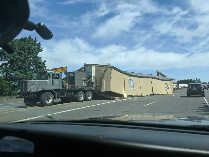 Unsecured Load On Highway 30