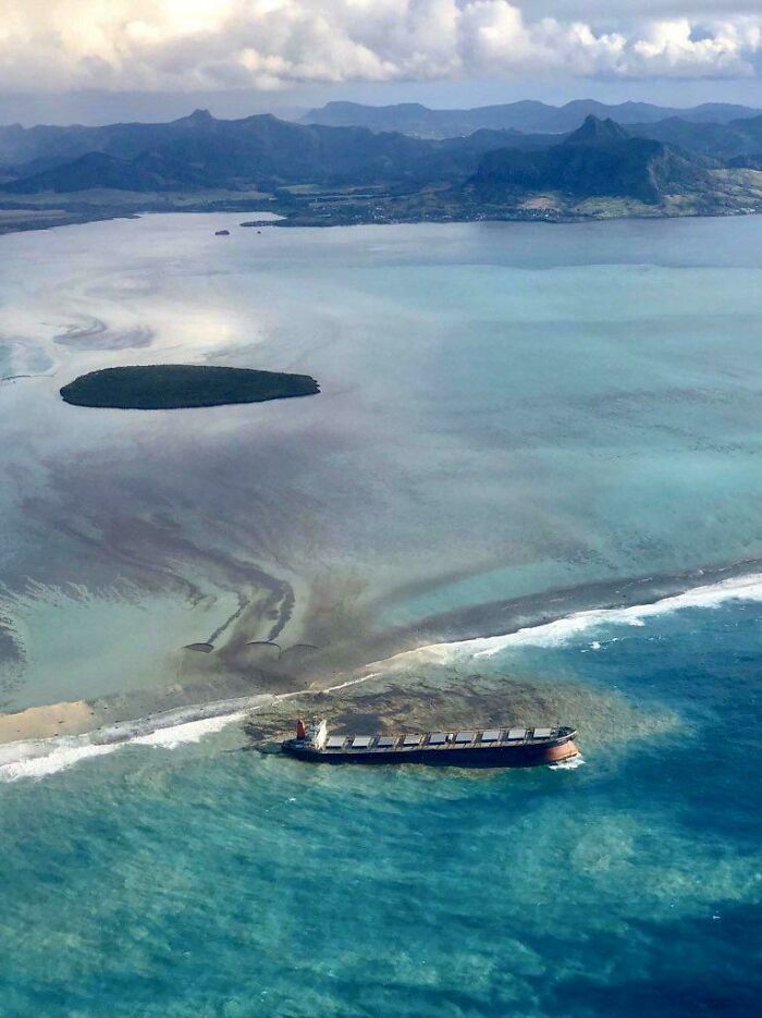 Stucked Bulk Carrier Ship Wakashio Spilling Oil On The Coast Of Mauricius, 7.8.2020