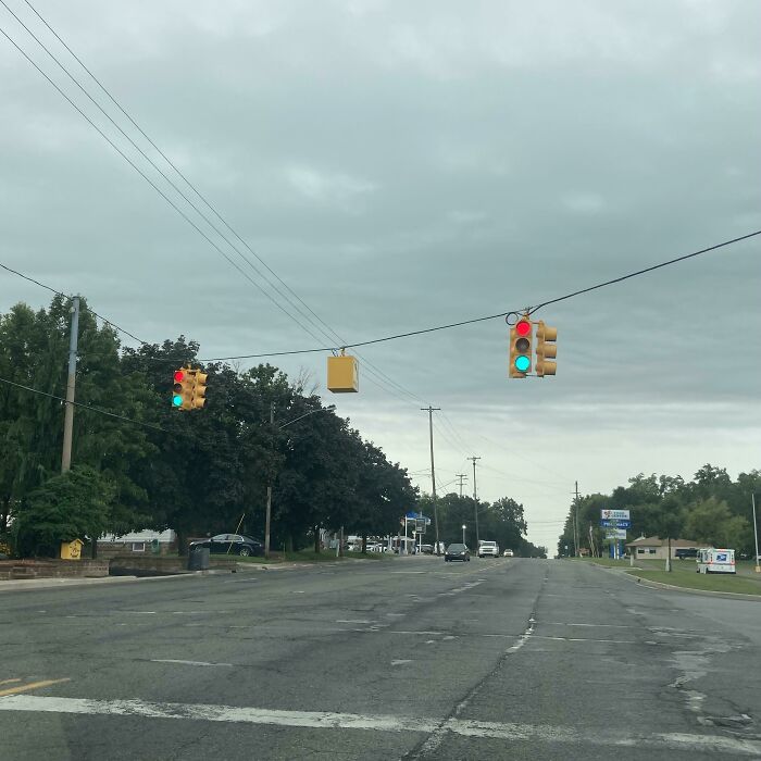 This Traffic Light Is Showing Solid Red And Green At The Same Time