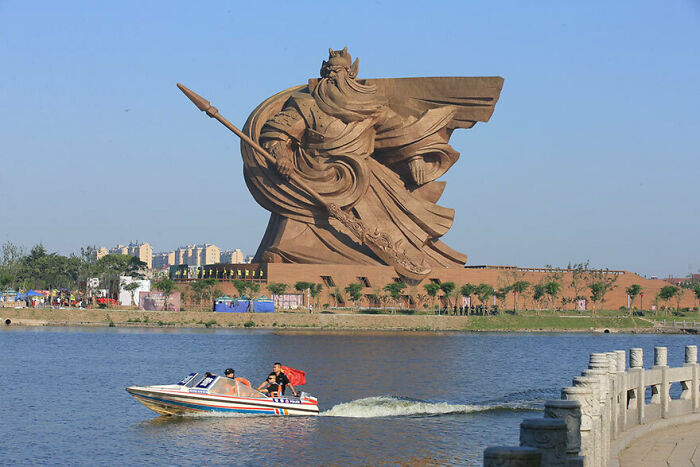 1,320-Ton God Of War Statue In China