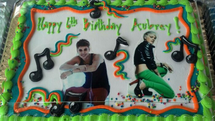 Brother Ordered His Daughters Birthday Cake, She Specifically Wanted It To Have Justin Bieber And Pink Color Frosting