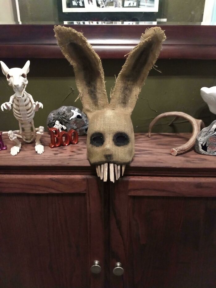 Mi hijo de 13 años quería ser un espeluznante conejo, así que le hice esto