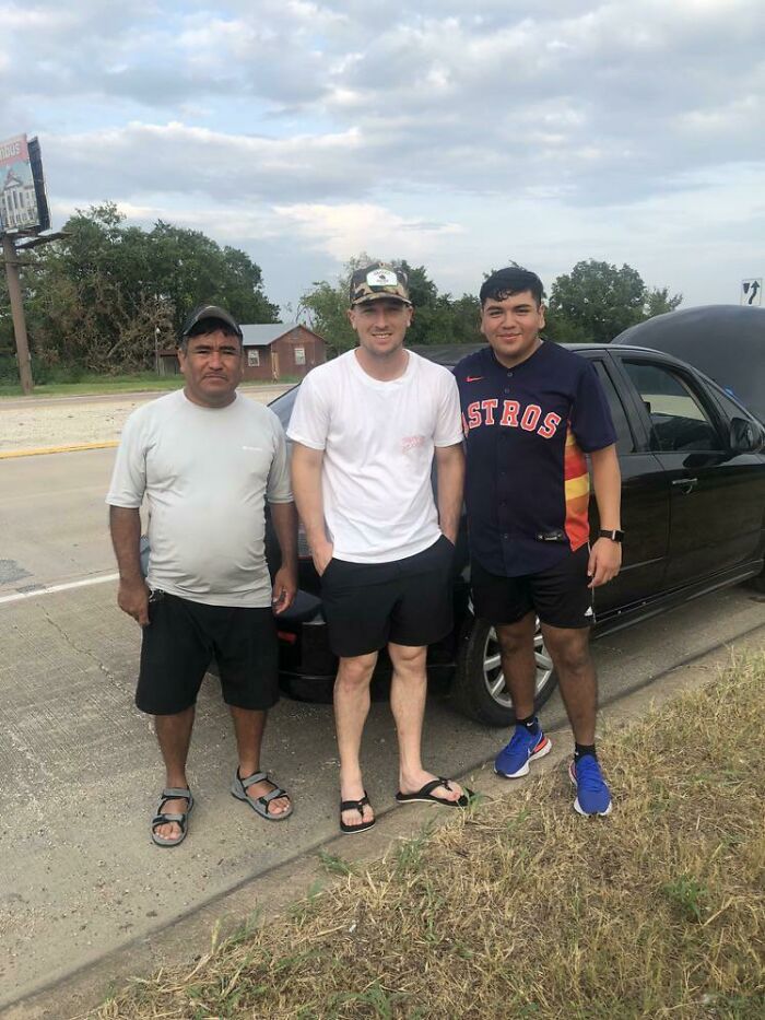 Guy Wearing A Astros Jersey Had Car Trouble And Just So Happens Alex Bregman Stops To Help Him