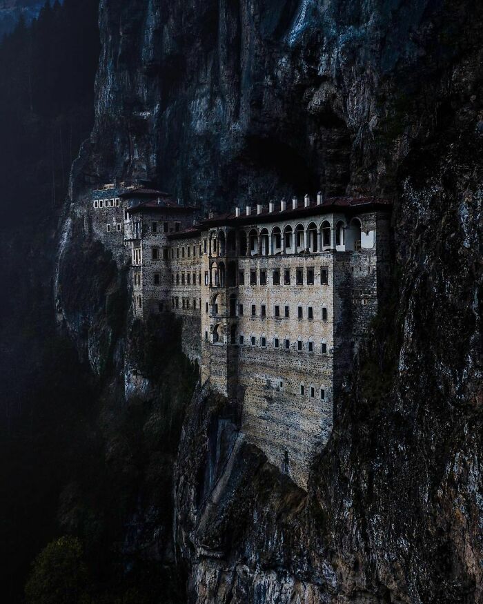 Monasterio de Sumela, un monasterio ortodoxo griego fundado en torno al año 386 y situado en un acantilado a 1.200 metros de altura, en la provincia de Trabzon (Turquía)
