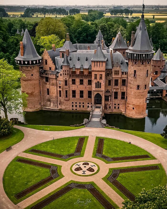 Kasteel De Haar, The Largest Castle In The Netherlands Mostly Rebuilt In The 16th Century And Restored Extensively In The 19th Century. Utrecht, Netherlands
