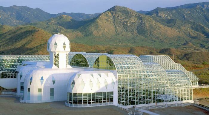 Biosphere 2, Az