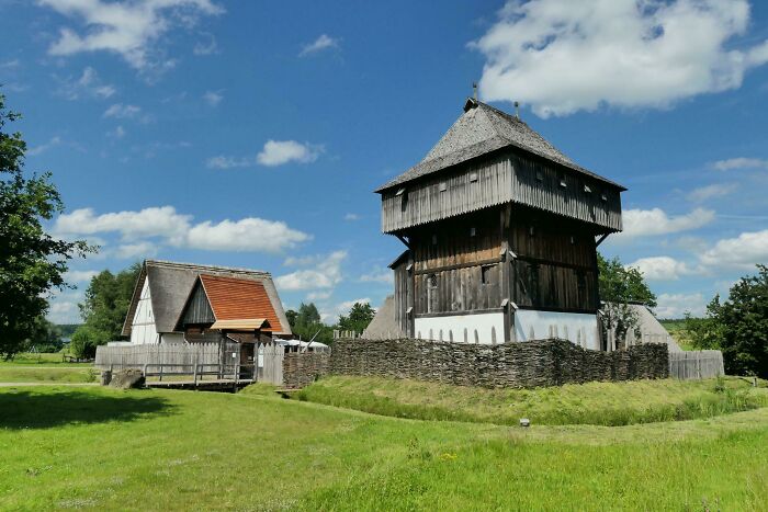 Bachritterburg Kanzach: A Reconstructed 13th Century Timber Castle