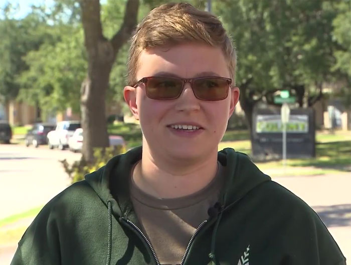 “I Was Freaked. The Kids Were Freaked Out”: Students Stage A Massive Walkout After A Lesbian Teacher Is Escorted Off Campus “I Was Freaked. The Kids Were Freaked Out”: Students Stage A Massive Walkout After A Lesbian Teacher Is Escorted Off Campus