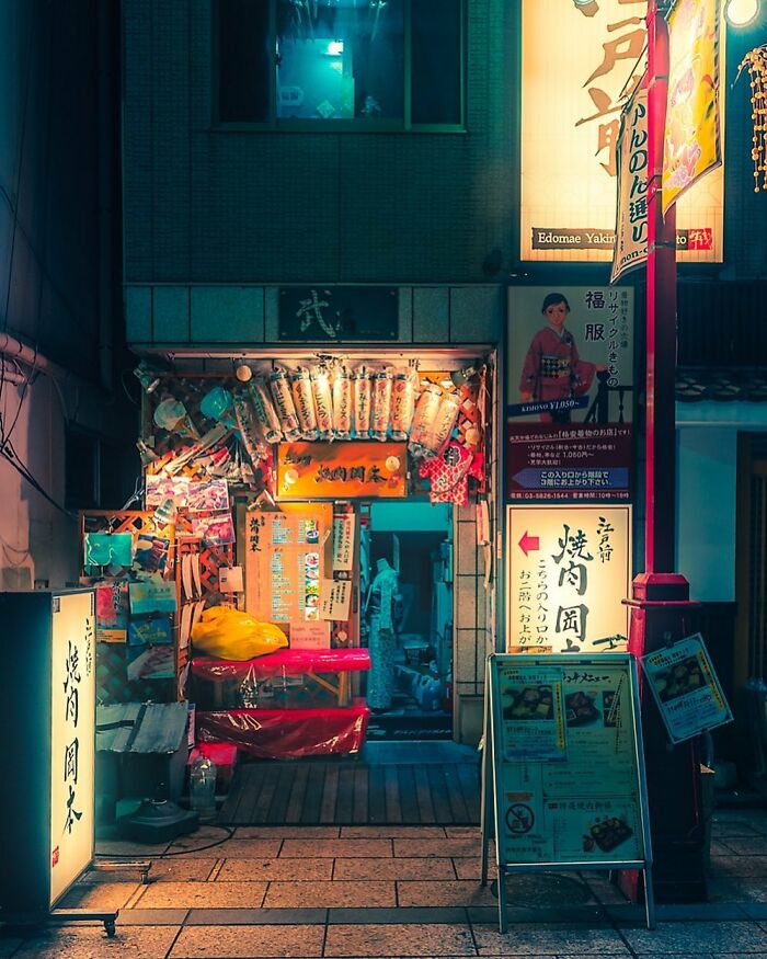Night view of a traditional colorful Japanese restaurant entrance capturing the beauty of Japan streets and culture.
