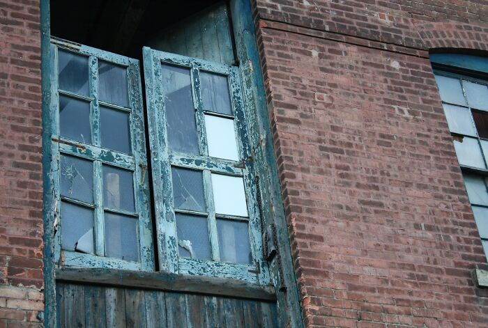 Man On Twitter Illustrates How Bad The Consequences Of Procrastination Are With His Broken-Window Story Man On Twitter Illustrates How Bad The Consequences Of Procrastination Are With His Broken-Window Story