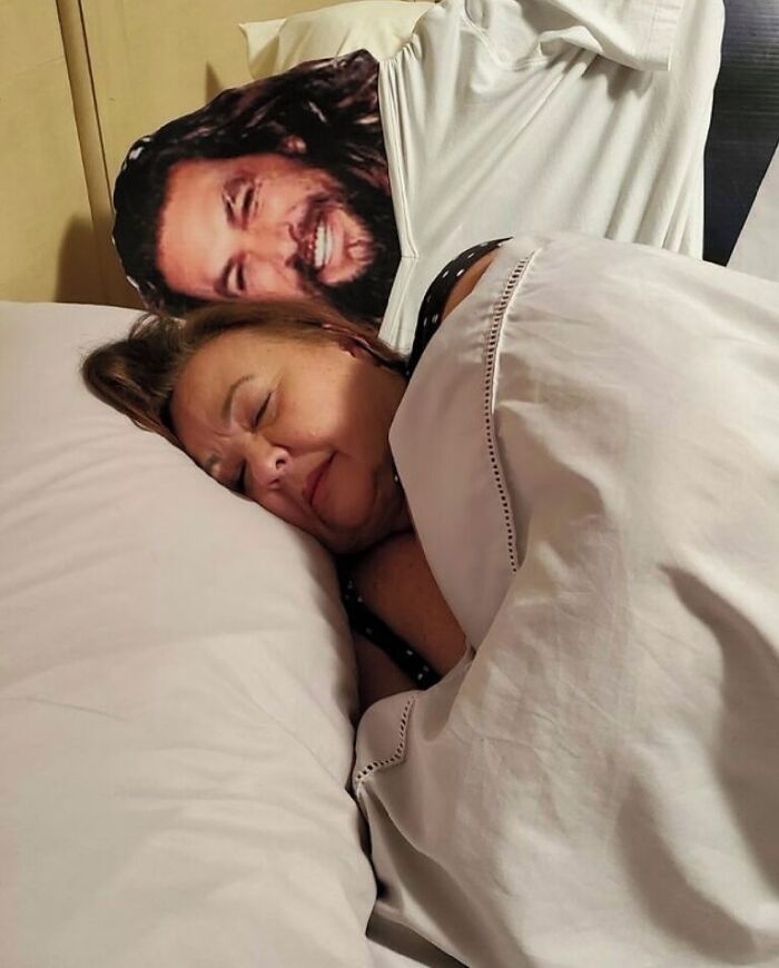My Mom Loooooves Jason Momoa, So For Mother’s Day I Surprised Her With A ‘Life Sized’ Cutout Of Him. Apparently She Liked The Present