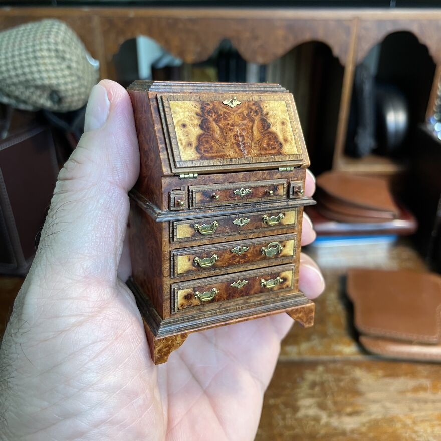I Made Dollhouse Miniatures That Ain't No Little Girl Playthings (13 Pics) I Made Dollhouse Miniatures That Ain't No Little Girl Playthings (13 Pics)