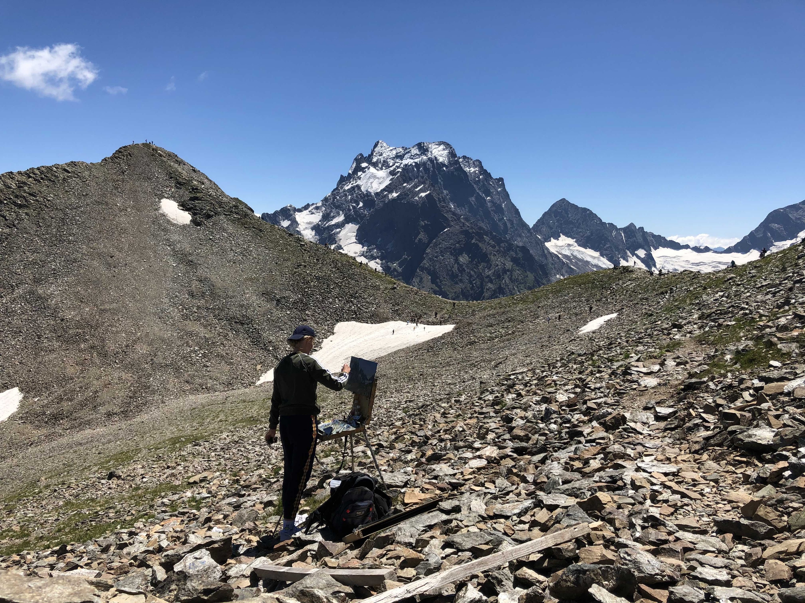 The Artist-Traveler Conquers The Mountain Peaks! (9 Amazing Pics!)