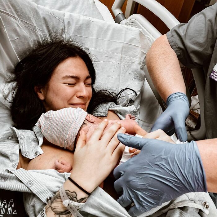 Pregnant Woman And Cat Give Birth At The Same Time After She Found The Pregnant Cat And Fostered Her Pregnant Woman And Cat Give Birth At The Same Time After She Found The Pregnant Cat And Fostered Her