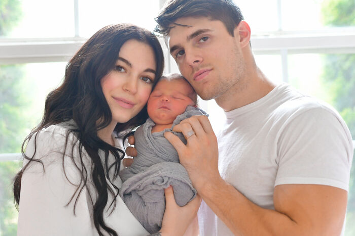 Pregnant Woman And Cat Give Birth At The Same Time After She Found The Pregnant Cat And Fostered Her Pregnant Woman And Cat Give Birth At The Same Time After She Found The Pregnant Cat And Fostered Her