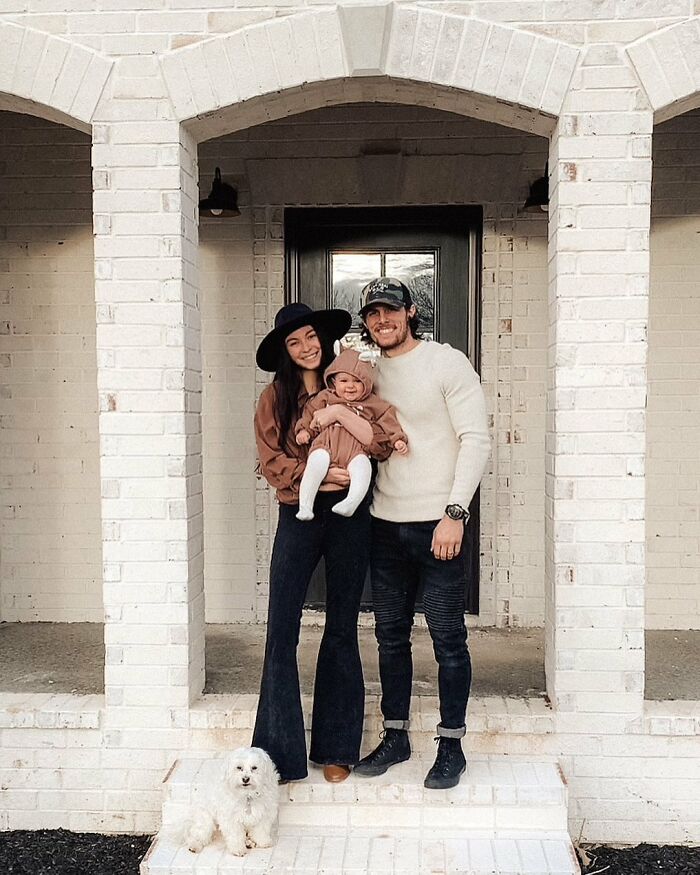 Pregnant Woman And Cat Give Birth At The Same Time After She Found The Pregnant Cat And Fostered Her Pregnant Woman And Cat Give Birth At The Same Time After She Found The Pregnant Cat And Fostered Her