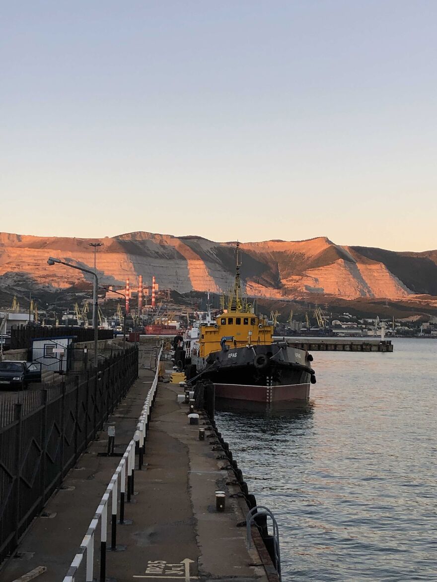 Mountains, Yachts, Ships, The Sea And Amazing Sunsets - All This Is Novorossiysk (25 Pics)