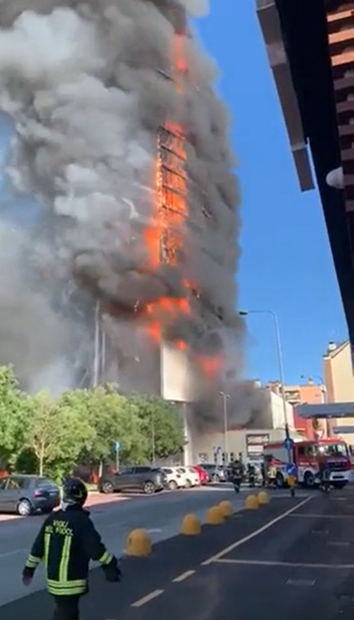 Residential Building Is Burning In Milan (29 Aug)