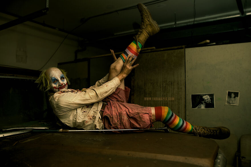 I Photographed Creepy Clowns In A Haunted House And The Results Are Terrifying